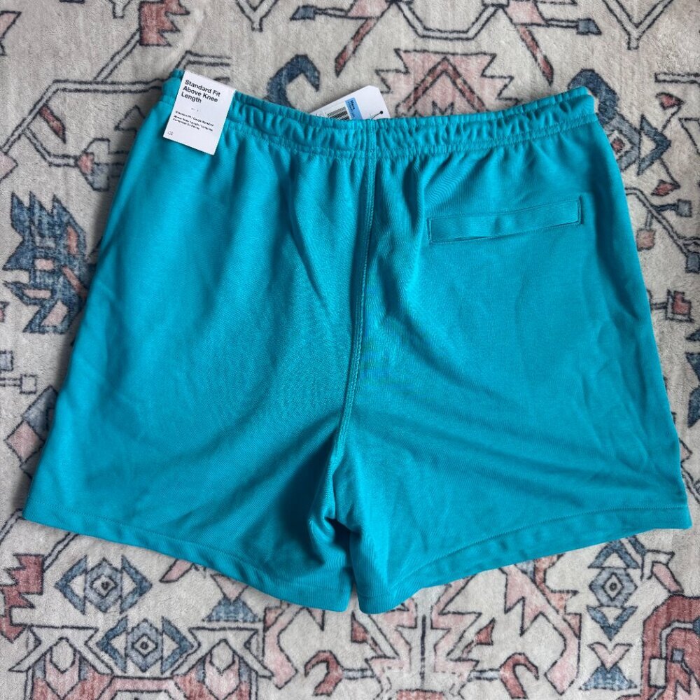 Nike Mens Standard Fit Above Knee Shorts - size Medium NWT - Picture 3 of 4